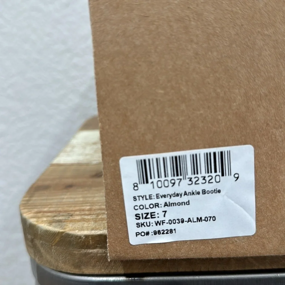 Nisolo  Everyday Leather Ankle Bootie Almond Size 7